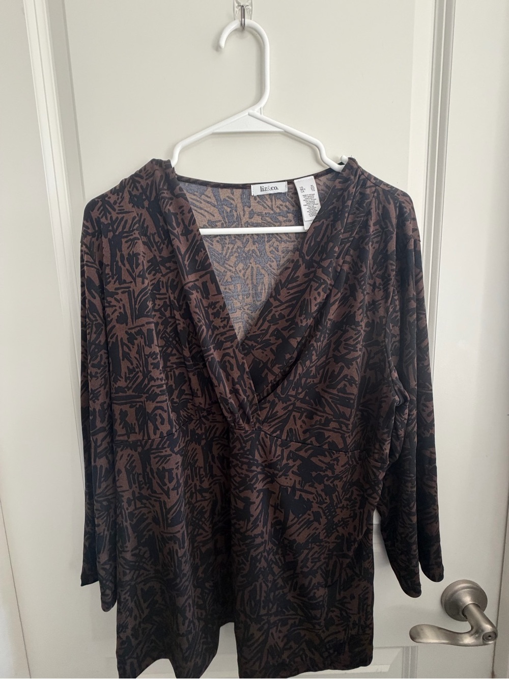 liz & co. Brown and Black Printed V-Neck Long Sleeve Top